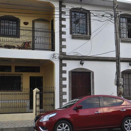 Hotel Casa Blanca León Екстериор снимка