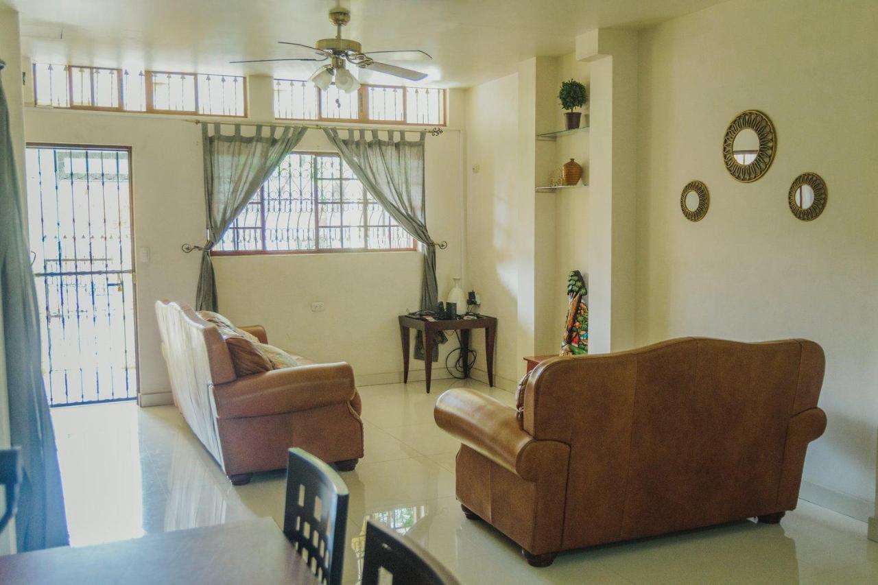 Hotel Casa Blanca León Екстериор снимка